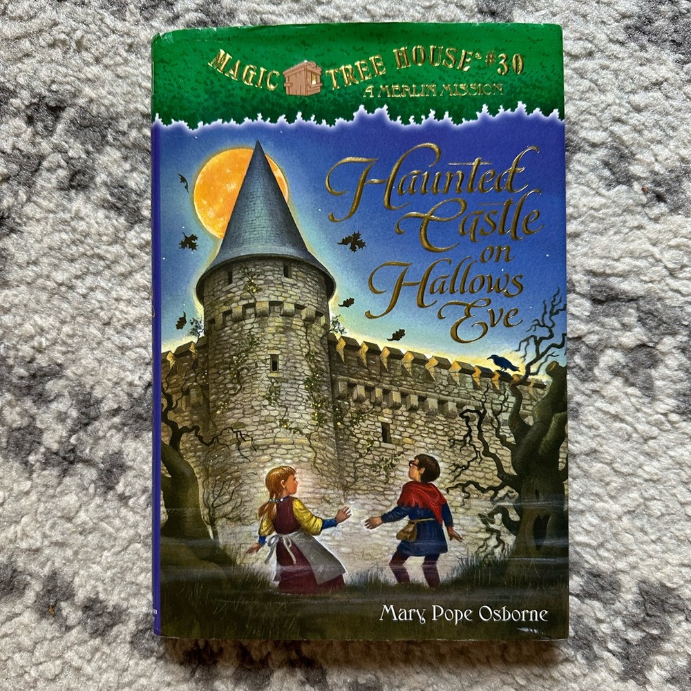 Magic treehouse #30 Haunted Castle on Hallows Eve by Mary Pope Osborne